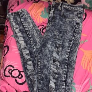 Trendy Distressed Skinny Jeans in Black Acid Wash